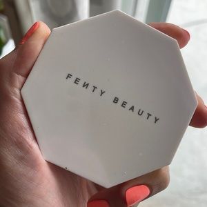 Fenty beauty dual highlighter - Girl next door/chic phreak